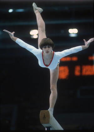 Olympiade 1980 Moskau Turnen Olympiasiegerin Nadia Comaneci (Rumänien) Aktion am Schwebebalken 25.07.1980