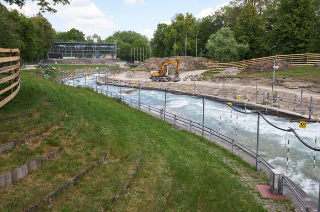 Baustelle Eiskanal: das Gelände wird ab jetzt für fast zwei Jahre für Passanten gesperrt wegen der Umbauten der Stecke für die Kanuslalom-WM 2022.
