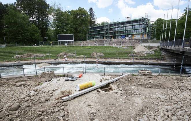 Baustelle Eiskanal: das Gelände wird ab jetzt für fast zwei Jahre für Passanten gesperrt wegen der Umbauten der Stecke für die Kanuslalom-WM 2022.