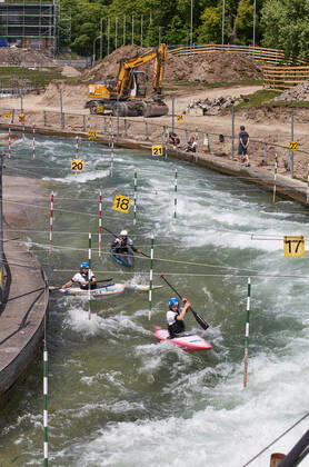 Baustelle Eiskanal: das Gelände wird ab jetzt für fast zwei Jahre für Passanten gesperrt wegen der Umbauten der Stecke für die Kanuslalom-WM 2022. Vorerst geht das Training der Kanuten weiter.