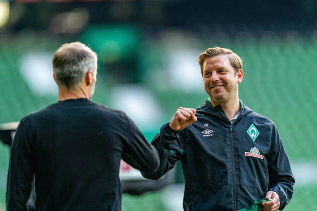 Bilder des Jahres 2020, Sport 05 Mai Sport Themen der Woche KW22 Sport Bilder des Tages SV Werder Bremen vs Borussia Moenchengladbach, 26.05.2020 Begruessung Florian Kohfeldt (Trainer SV Werder Bremen) Marco Rose Chefrainer Headcoach (Gladbach), nphgm001: Fussball: 1. Bundesliga: Saison 19 20: 28. Spieltag: SV Werder Bremen vs Borussia Moenchengladbach, 26.05.2020 Foto: gumzmedia nordphoto POOL Bremen wohninvest Weserstadion Bremen DEUTSCHLAND