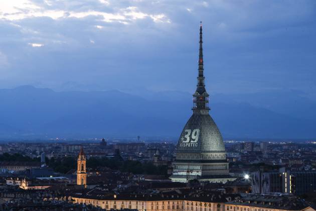 Bilder des Jahres 2020, Sport 05 Mai Sport Themen der Woche KW22 An image in memory of the thirty nine victims of the Heysel stadium disaster during the European Cup Final between Liverpool and Juventus in 1985, is projected onto the Mole Antonelliana, Turin. Picture date: 29th May 2020. Picture credit should read: Jonathan Moscrop Sportimage EDITORIAL USE ONLY. No use with unauthorised audio, video, data, fixture lists, club league logos or live services. Online in-match use limited to 120 images, no video emulation. No use in betting, games or single club league player publications. SPI-0549-0004