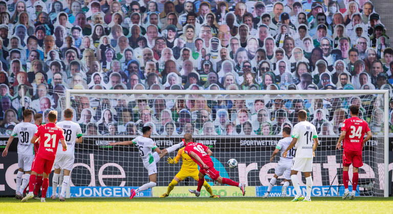 Bilder des Jahres 2020, Sport 05 Mai Sport Themen der Woche KW22 Sport Bilder des Tages Borussia Moenchengladbach - Union Berlin, 31.05.2020 Sebastian Andersson (Union Berlin), mi., erzielt den Treffer zum 2:1, links Ramy Bensebaini (Borussia Moenchengladbach) 31.05.2020, Fussball, 1. Bundesliga, Saison 2019 20, 29. Spieltag, Borussia Moenchengladbach - Union Berlin, Foto: MORITZ MUELLER POOL Nur für journalistische Zwecke! Only for editorial use! Moenchengladbach Borussia Park NRW Deutschland DFL Deutsche Fußball Liga ist es untersagt, in dem Stadion und oder vom Spiel angefertigte Fotoaufnahmen in Form von Sequenzbildern und oder videoähnlichen Fotostrecken zu verwerten bzw. verwerten zu lassen
