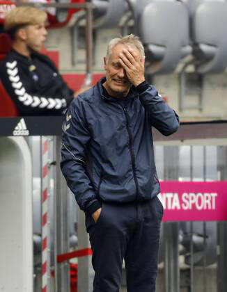 Bilder des Jahres 2020, Sport 06 Juni Sport Themen der Woche KW25 Sport Bilder des Tages Trainer Christain Streich Fussball 1.Bundesliga FC BAYERN MUENCHEN - SC FREIBURG Muenchen, Deutschland, 20 . Juni 2020, , FC BAYERN MUENCHEN - SC FREIBURG , 1.Bundesliga, Saison 2019 2020, 33.Spieltag, Foto: Hans Rauchensteiner Pool Abdruck honorarpflichtig, Copyright by Foto RAUCHENSTEINER, , Important: DFL REGULATIONS PROHIBIT ANY USE OF PHOTOGRAPHS as IMAGE SEQUENCES and or QUASI-VIDEO - National and international News-Agencies OUT Editorial Use ONLY Muenchen Allianz Arena Bayern Deutschland