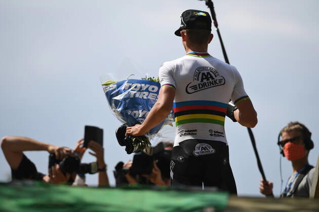 Belgian Thibau Nys celebrates after winning the Slag om Balenberg cyclocross cycling event in Baal, Monday 15 June 2020. DAVIDxSTOCKMAN x2511060x