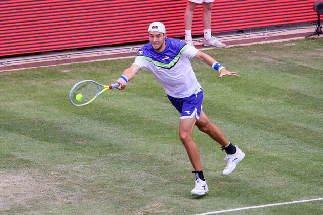 Jan-Lennard STRUFF (GER), bett1ACES, Berlin, LTTC Rot-Weiß - Steffi-Graf-Stadion, 13.07.2020,
