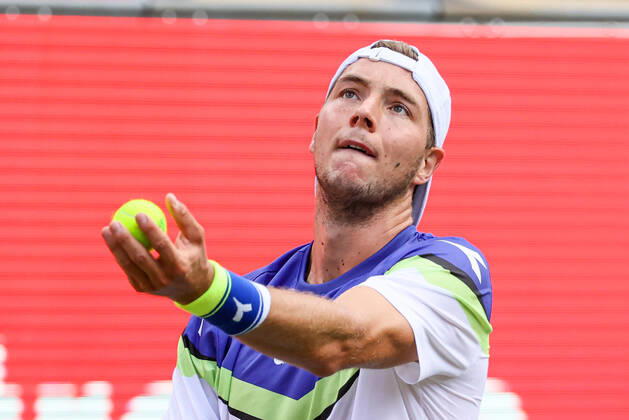 Jan-Lennard STRUFF (GER), bett1ACES, Berlin, LTTC Rot-Weiß - Steffi-Graf-Stadion, 13.07.2020,