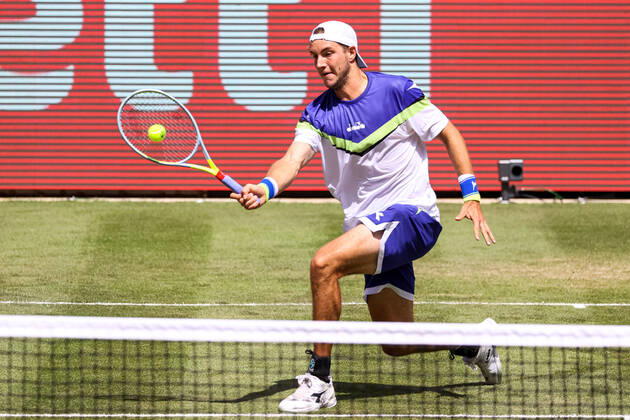 Jan-Lennard STRUFF (GER), bett1ACES, Berlin, LTTC Rot-Weiß - Steffi-Graf-Stadion, 13.07.2020,