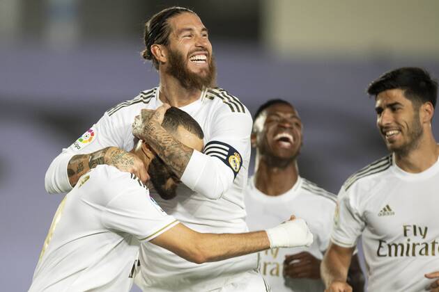 Bilder des Jahres 2020, Sport 07 Juli Sport Themen der Woche KW29 Spanish La Liga soccer match Real Madrid vs Villarreal at Alfredo Di Estefano Stadium, Madrid, July 16, 2020 Karim Benzema celebrates a goal with sergio Ramos La Liga Cordon Press Cordon Press  xx xFUTBOLxTEMPORADAx2019-2020x