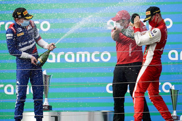 Bilder des Jahres 2020, Sport 07 Juli Sport Themen der Woche KW29 Sport Bilder des Tages July 18, 2020, Mogyorod, Hungary: ROBERT SCHWARTZMAN of Russia and Prema Racing and MICK SCHUMACHER of Germany and Prema Racing on the podium of the Feature Race of the 2020 FIA Formula 2 Championship event at the Hungaroring in Mogyorod, Hungary. Mogyorod Hungary - ZUMAg147 20200718_zap_g147_006 Copyright: xJamesxGasperottix