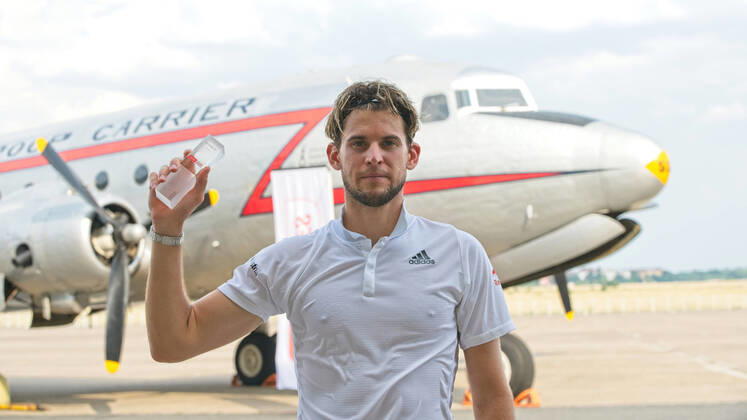 Bilder des Jahres 2020, Sport 07 Juli Sport Themen der Woche KW29 Sport Bilder des Tages Domenic Thiem gewinnt das Turnier - Sieger, Freude - Tennis bett1aces - Berlin Tempelhof - Hangar 6, 19.07.2020, GER, Berlin, Tennis bett1aces, Sinner vs Domenic Thiem, 19.07.2020 Berlin Copyright: xUwexKoch xEibner-Pressefotox EP_ukh