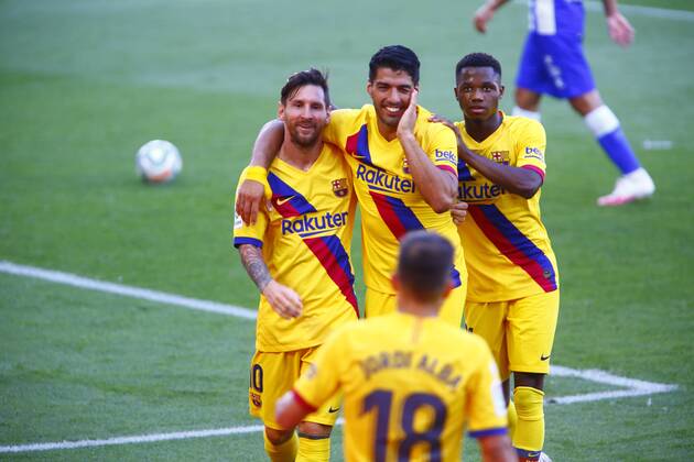 Bilder des Jahres 2020, Sport 07 Juli Sport Themen der Woche KW29 Sport Bilder des Tages Spanish La Liga soccer match Alaves vs Barcelona at Mendizorroza Stadium, Vitoria, July 19, 2020 Messi and Luis suarez and ansu Fati celebrate a goal La Liga Cordon Press Cordon Press  xJOSUxIZARRAx xFUTBOLxTEMPORADAx2019-2020x