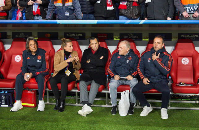 Champions League, Munich-Piraeus, Munich November 6, 2019. Hansi FLICK, FCB interims coach, team manager, Hermann GERLAND, (der Tiger) FCB assistant coach, Leiter des FCB Campus , Hasan ( Brazzo ) Salihamidzic, FCB director Kathleen KRUEGER, Teammanager FCB Dr. Hans-Wilhelm Müller-Wohlfahrt, FCB Mannschaftsarzt, FC BAYERN MUNICH - OLYMPIACOS PIRAEUS 2-0 UEFA Football Champions League , Munich, November 06, 2019, Season 2019 2020, group stage ,group B, FCB, Reds, Bavaria, München