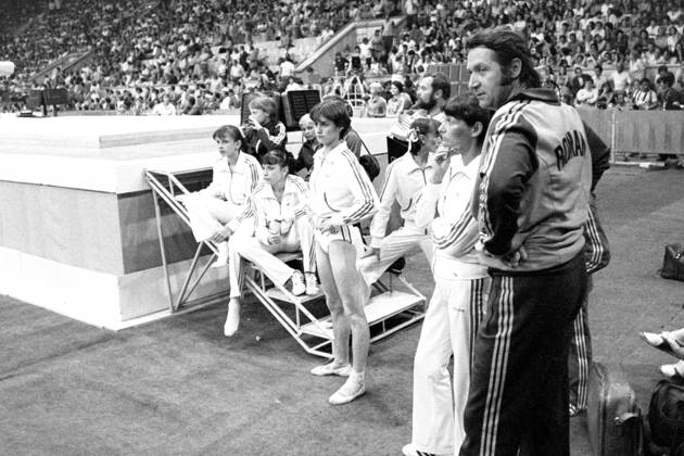 COMANECI Nadja Team ROU Olympiasiegerin mit Trainer KAROLYI Bela Turnen der Frauen Olympische Sommerspiele 1980 in Moskau am 25. Juli 1980 in Moskau