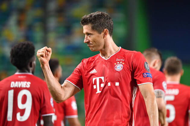 Torjubel Robert LEWANDOWSKI (Bayern Muenchen) nach Tor zum 0-3, ballt die Faust,Jubel,Freude,Begeisterung, Aktion,Einzelbild,angeschnittenes Einzelmotiv,Halbfigur,halbe Figur. Fussball Champions League, Halbfinale, Olympique Lyon - FC Bayern Muenchen (M) 0-3, am 19.08.2020 im Estadio Jose Alvalade in Lissabon Portugal. FOTO: Frank Hoermann SVEN SIMON Pool NO use of any use photographs as image sequences and or quasi-video Editorial Use ONLY National and International News Agencies OUT
