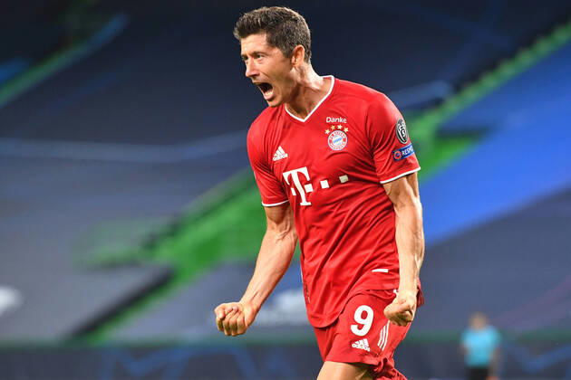 Torjubel Robert LEWANDOWSKI (Bayern Muenchen) nach Tor zum 0-3,Jubel,Freude,Begeisterung, Aktion,Einzelbild,angeschnittenes Einzelmotiv,Halbfigur,halbe Figur. Fussball Champions League, Halbfinale, Olympique Lyon - FC Bayern Muenchen (M) 0-3, am 19.08.2020 im Estadio Jose Alvalade in Lissabon Portugal. FOTO: Frank Hoermann SVEN SIMON Pool NO use of any use photographs as image sequences and or quasi-video Editorial Use ONLY National and International News Agencies OUT