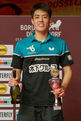 Bilder des Jahres 2020, Sport 08 August Sport Themen der Woche KW34 TT Düsseldorf Masters - Finaltag - am 23.08.2020 im ARAG CenterCourt in Düsseldorf Sieger Dang Qiu ( Grünwettersbach )