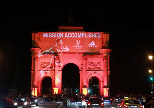 Bilder des Jahres 2020, Sport 08 August Sport Themen der Woche KW34 August 23, 2020, Munich, Germnany: the enlightened victory gate (Siegestor) after FC Bayern Muenchen has won the Football Championsleague. 2019 2020, Leopoldstrasse, Munich, .Aug 23, 2020, Munich Germnany - ZUMAf110 20200823_zap_f110_002 Copyright: xWolfgangxFehrmannx