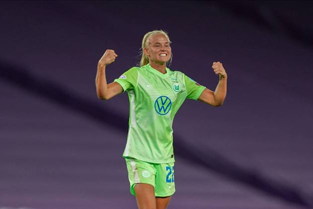 Bilder des Jahres 2020, Sport 08 August Sport Themen der Woche KW35 Sport Bilder des Tages SAN SEBASTIAN, SPAIN, AUG 25: Pernille Harder ( 22 Wolfsburg) and Svenja Huth ( 10 Wolfsburg) celebrate their victory and entry into the Final during the UEFA Women?s Champions League football match (Semifinal) between VfL Wolfsburg and FC Barcelona, Barca . Daniela Porcelli SPP VfL Wolfsburg v FC Barcelona 