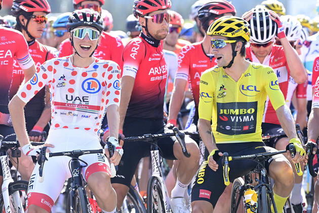 Bilder des Jahres 2020, Sport 09 September Sport Themen der Woche KW38 LA ROCHE-SUR-FORON, FRANCE - SEPTEMBER 17 : POGACAR Tadej (SLO) of UAE TEAM EMIRATES, ROGLIC Primoz (SLO) of TEAM JUMBO - VISMA during stage 18 of the 107th edition of the 2020 Tour de France cycling race, a stage of 175 kms with start in Meribel and finish in La Roche-Sur-Foron on September 17, 2020 in La Roche-Sur-Foron, France, 17 09 2020 ( Motordriver Kenny Verfaillie - Photo by Peter De Voecht Photo News CYCLISME : Tour de France - Stage 18 - Meribel to La Roche-sur-Foron - France - 17 09 2020 PHOTONEWS PANORAMIC 