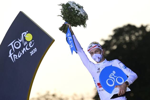 PARIS, FRANCE - SEPTEMBER 20 : POGACAR Tadej (SLO) of UAE TEAM EMIRATES pictured with the white jersey during the podium ceremony during stage 21 of the 107th edition of the 2020 Tour de France cycling race, a stage of 122 kms with start in Mantes-la-Jolie and finish at the Avenue des Champs Elysees in Paris on September 20, 2020 in Paris, France, 20 09 2020 CYCLISME : Tour de France - Etape 21 - Mantes la Jolie a Paris Champs Elysees - 20 09 2020 PhotoNews Panoramic 