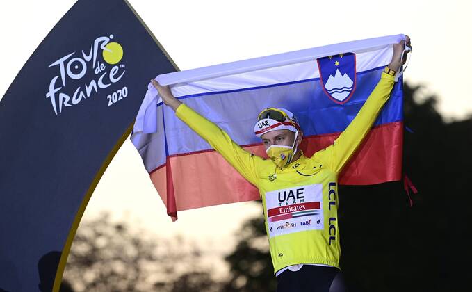 PARIS, FRANCE - SEPTEMBER 20 : POGACAR Tadej (SLO) of UAE TEAM EMIRATES pictured with the yellow jersey during the podium ceremony during stage 21 of the 107th edition of the 2020 Tour de France cycling race, a stage of 122 kms with start in Mantes-la-Jolie and finish at the Avenue des Champs Elysees in Paris on September 20, 2020 in Paris, France, 20 09 2020 CYCLISME : Tour de France - Etape 21 - Mantes la Jolie a Paris Champs Elysees - 20 09 2020 PhotoNews Panoramic 