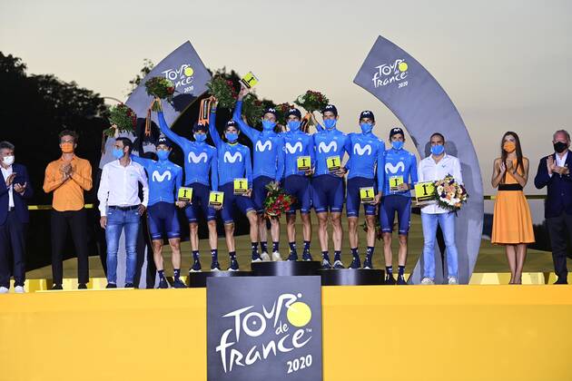 PARIS, FRANCE - SEPTEMBER 20 : Team Movistar pictured during the podium ceremony during stage 21 of the 107th edition of the 2020 Tour de France cycling race, a stage of 122 kms with start in Mantes-la-Jolie and finish at the Avenue des Champs Elysees in Paris on September 20, 2020 in Paris, France, 20 09 2020 CYCLISME : Tour de France - Etape 21 - Mantes la Jolie a Paris Champs Elysees - 20 09 2020 PhotoNews Panoramic 
