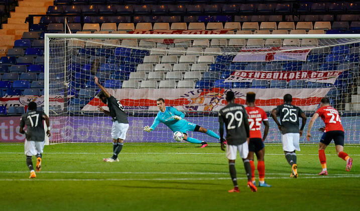 Juan Mata of Manchester United, ManU (8) scores a penalty 1-0 during the Carabao Cup match between Luton Town and Manchester United behind closed doors at Kenilworth Road, Luton, England on 22 September 2020. Copyright: xDavidxHornx PMI-3617-0050
