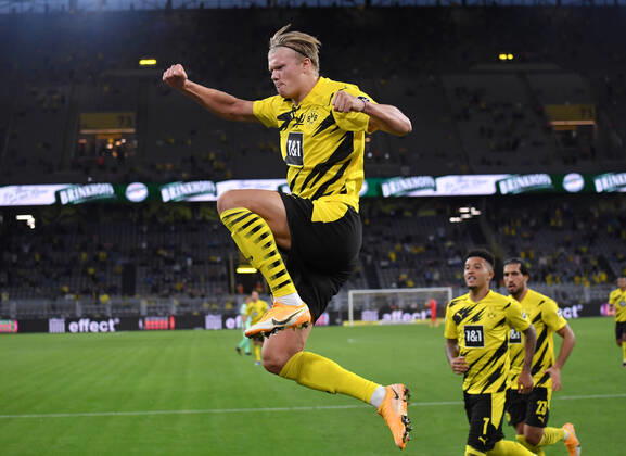 Jubelsprung Erling Haaland (Borussia Dortmund), rechts Jadon Sancho (Borussia Dortmund), Emre Can (Borussia Dortmund) 19.09.2020, Fussball GER, Saison 2020 2021, 1. Bundesliga, 1. Spieltag, Borussia Dortmund - Borussia Mönchengladbach, ,