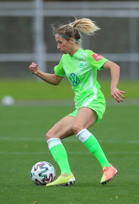 Leverkusen, Deutschland, 04.10.2020, Frauen Bundesliga Flyeralarm, 4. Spieltag, Bayer 04 Leverkusen - VfL Wolfsburg, Kathrin Hendrich (Wolfsburg) (