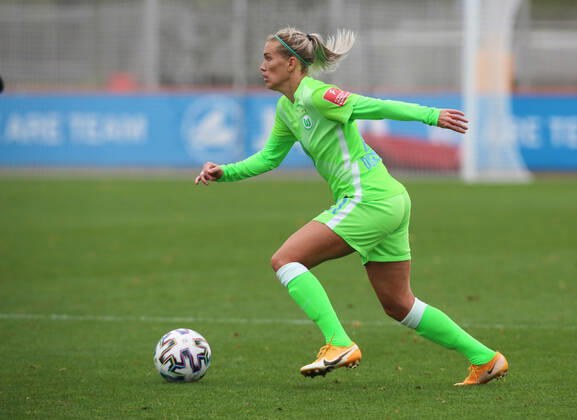 Leverkusen, Deutschland, 04.10.2020, Frauen Bundesliga Flyeralarm, 4. Spieltag, Bayer 04 Leverkusen - VfL Wolfsburg, Lara Dickenmann (Wolfsburg) (