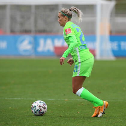 Leverkusen, Deutschland, 04.10.2020, Frauen Bundesliga Flyeralarm, 4. Spieltag, Bayer 04 Leverkusen - VfL Wolfsburg, Lara Dickenmann (Wolfsburg) (