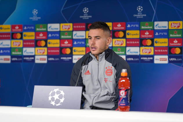 Fußball Champions League Gruppenphase 1. Spieltag Pressekonferenz FC Bayern München am 20.10.2020 auf dem Trainingsgelände an der Säbener Straße in München Lucas Hernandez ( München ) DFB regulations prohibit any use of photographs as image sequences and or quasi-video. Foto: Poolfoto Marco Donato FC Bayern München via REVIERFOTO Pressekonferenz FC Bayern München