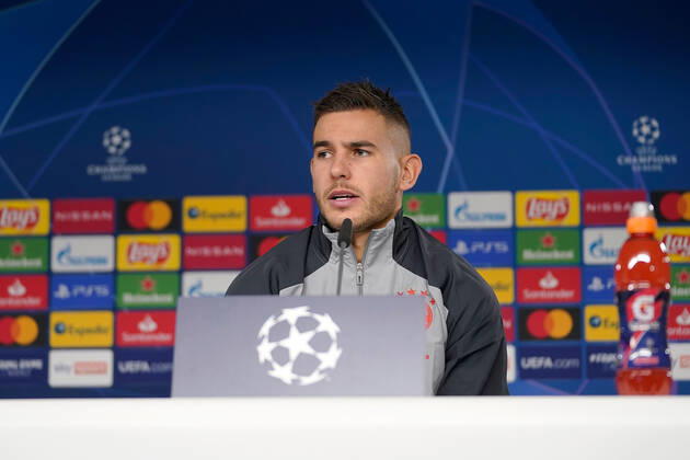 Fußball Champions League Gruppenphase 1. Spieltag Pressekonferenz FC Bayern München am 20.10.2020 auf dem Trainingsgelände an der Säbener Straße in München Lucas Hernandez ( München ) DFB regulations prohibit any use of photographs as image sequences and or quasi-video. Foto: Poolfoto Marco Donato FC Bayern München via REVIERFOTO Pressekonferenz FC Bayern München
