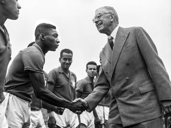 STOCKHOLM 1958-06-29 PelÃ (L) of Brazil is greeted by Swedish King Gustaf VI Adolf before the FIFA World Cup, WM, Weltmeisterschaft, Fussball final soccer match between Sweden and Brazil at Rasunda stadium in Stockholm, Sweden, on June 29, 1958. Brazil won 5-2 and became World Champions for the first time, Stockholm Sweden SOCCER x190x
