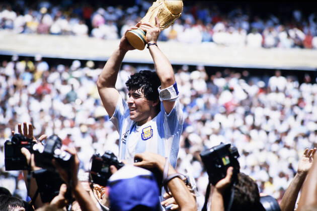 MARADONA Diego Team Argentina mit dem WM Pokal bei der Siegerehrung im Azteka Stadion Endspiel FIFA WM Finale 1986 in Mexiko Argentinien - Deutschland 3 : 2 am 29.06.1986 in Mexiko - Stadt