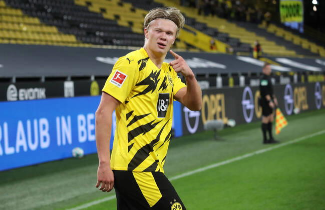 Sport Bilder des Tages firo : 24.10.2020 Fußball: Fussball: 1.Bundesliga Saison 2020 21 BVB , Borussia Dortmund - FC Schalke 04 firo : 24.10.2020 Fußball: Fussball: 1.Bundesliga Saison 2020 21 BVB , Borussia Dortmund - FC Schalke 04 Tor Jubel zum 2:0 Geisterjubel Erling Haaland nach Foto:Jürgen Fromme firo pool Dortmund Bundesland NRW Deutschland