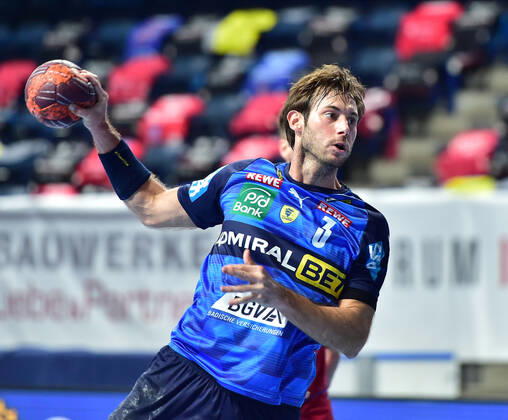 Sport Bilder des Tages 25.10.2020 - Handball - 1. Bundesliga LIQUI MOLY HBL - Saison 2020 2021 - 05. Spieltag: HC Erlangen Metropolregion Nürnberg HCE - Rhein-Neckar Löwen - OGo - Uwe Gensheimer (3, Rhein Neckar Löwen ) - beim 7 Meter