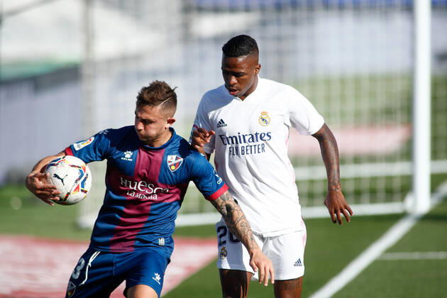 October 31, 2020, Valdebebas, MADRID, SPAIN: Vinicius Junior of Real Madrid and Pablo Maffeo of Huesca in action during the spanish league, La Liga Santander, football match played between Real Madrid and SD Huesca at Alfredo Di Stefano stadium on October 31, 2020, in Valdebebas, Madrid, Spain. Valdebebas SPAIN - ZUMAa181 20201031_zaa_a181_132 Copyright: xOscarxJ.xBarrosox
