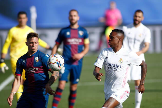 October 31, 2020, Valdebebas, MADRID, SPAIN: Vinicius Junior of Real Madrid and Pablo Maffeo of Huesca in action during the spanish league, La Liga Santander, football match played between Real Madrid and SD Huesca at Alfredo Di Stefano stadium on October 31, 2020, in Valdebebas, Madrid, Spain. Valdebebas SPAIN - ZUMAa181 20201031_zaa_a181_134 Copyright: xOscarxJ.xBarrosox
