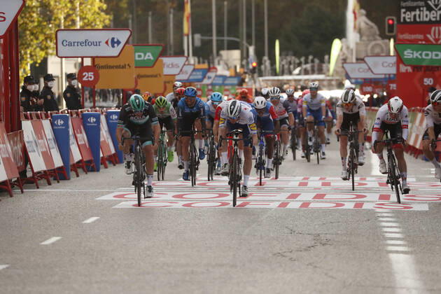 08-11-2020 Vuelta A Espana; Tappa 18 Hipodromo De La Zarzuela - Madrid; 2020, Bora - Hansgrohe; 2020, Deceuninck - Quick Step; Ackermann, Pascal; Bennett, Sam; Madrid; 