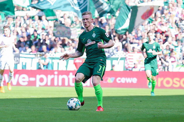 Bremen, Deutschland 05. Mai 2018: 1. BL - 17 18 - SV Werder Bremen vs. Bayer 04 Leverkusen Florian Kainz (Werder Bremen) mit Ball Aktion . Einzelbild . Freisteller . 1. BL - 17 18 - SV Werder Bremen vs. Bayer 04 Leverkusen