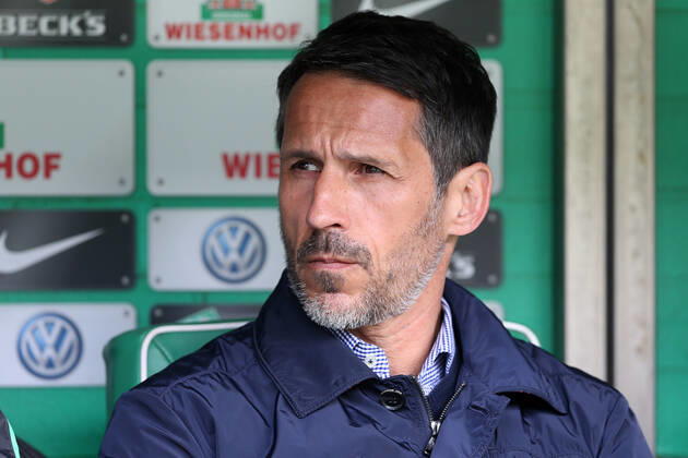 Bremen, Deutschland 14. Mai 2016: 1. BL - 15 16 - SV Werder Bremen vs. Eintracht Frankfurt Manager Thomas Eichin (SV Werder Bremen) ist sichtlich nachdenklich grübelnd gruebelnd angespannt vor der Partie. Aktion . Einzelbild . quer, querformat 1. BL - 15 16 - SV Werder Bremen vs. Eintracht Frankfurt
