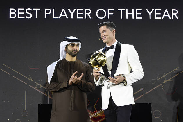 Sport Themen der Woche KW52 Sport Bilder des Tages Foto Fabio Ferrari - LaPresse 27 Dicembre 2020 Dubai ( Emirati Arabi ) Dubai Globe Soccer Award 2020 - Dodicesima Edizione. Nella foto: Best player of the Year, Robert Lewandowski. Giovanni Infanino, H.H. Sheikh Hamdan Bin Mohammed Bin Rashid ALMaktoum. photo Fabio Ferrari - LaPresse December 27, 20720 Dubai (Unated Arab Emirate) Sport Dubai Globe Soccer Award 2020 - 12th Edition. In the pic: Best player of the Year, Robert Lewandowski. Giovanni Infanino, H.H. Sheikh Hamdan Bin Mohammed Bin Rashid ALMaktoum.  Copyright: xFabioxFerrari LaPressex