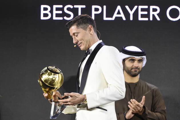 Foto Fabio Ferrari - LaPresse 27 Dicembre 2020 Dubai ( Emirati Arabi ) Dubai Globe Soccer Award 2020 - Dodicesima Edizione. Nella foto: Best player of the Year, Robert Lewandowski. photo Fabio Ferrari - LaPresse December 27, 20720 Dubai (Unated Arab Emirate) Sport Dubai Globe Soccer Award 2020 - 12th Edition. In the pic: Best player of the Year, Robert Lewandowski.  Copyright: xFabioxFerrari LaPressex