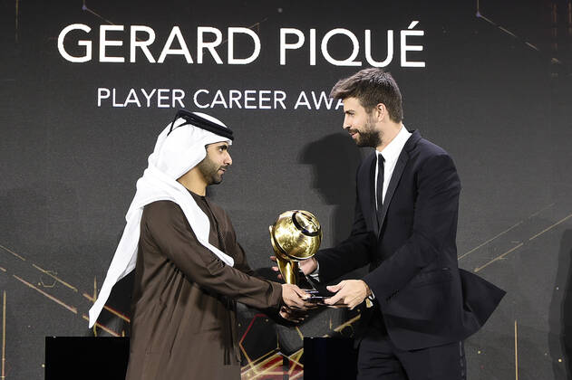 Foto Fabio Ferrari - LaPresse 27 Dicembre 2020 Dubai ( Emirati Arabi ) Dubai Globe Soccer Award 2020 - Dodicesima Edizione. Nella foto: H.H. Sheikh Hamdan Bin Mohammed Bin Rashid ALMaktoum, Gerard Pique (Player Career) photo Fabio Ferrari - LaPresse December 27, 20720 Dubai (Unated Arab Emirate) Sport Dubai Globe Soccer Award 2020 - 12th Edition. In the pic: H.H. Sheikh Hamdan Bin Mohammed Bin Rashid ALMaktoum, Gerard Pique (Player Career)  Copyright: xFabioxFerrari LaPressex
