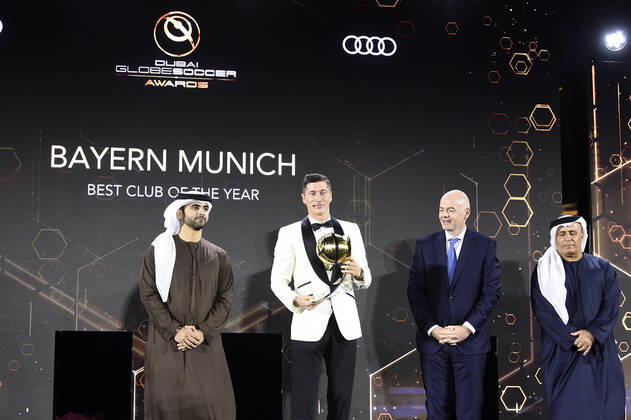 Foto Fabio Ferrari - LaPresse 27 Dicembre 2020 Dubai ( Emirati Arabi ) Dubai Globe Soccer Award 2020 - Dodicesima Edizione. Nella foto: Best Club of the year Bayern Munich , takes the award Robert Lewandowski photo Fabio Ferrari - LaPresse December 27, 20720 Dubai (Unated Arab Emirate) Sport Dubai Globe Soccer Award 2020 - 12th Edition. In the pic:Best Club of the year Bayern Munich , takes the award Robert Lewandowski  Copyright: xFabioxFerrari LaPressex