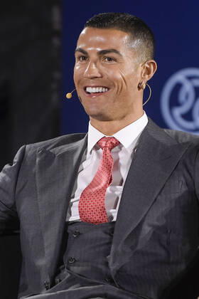 Foto Fabio Ferrari - LaPresse 27 Dicembre 2020 Dubai ( Emirati Arabi ) 15ma edizione di Dubai International Sports Conference - Globe Soccer Award 2020 Nella foto:Cristiano Ronaldo photo Fabio Ferrari LaPresse December 27, 2020 Dubai (Unated Arab Emirate) Sport 15th edition of the Dubai International Sports Conference - - Globe Soccer Award 2019 In the pic: Cristiano Ronaldo  Copyright: xLaPresse xFabioxFerrarix