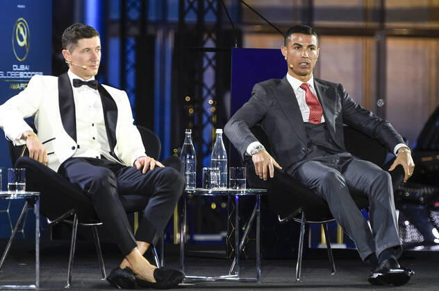 Foto Fabio Ferrari - LaPresse 27 Dicembre 2020 Dubai ( Emirati Arabi ) 15ma edizione di Dubai International Sports Conference - Globe Soccer Award 2020 Nella foto:Robert Lewandowski, Cristiano Ronaldo photo Fabio Ferrari LaPresse December 27, 2020 Dubai (Unated Arab Emirate) Sport 15th edition of the Dubai International Sports Conference - - Globe Soccer Award 2019 In the pic:Robert Lewandowski, Cristiano Ronaldo  Copyright: xLaPresse xFabioxFerrarix