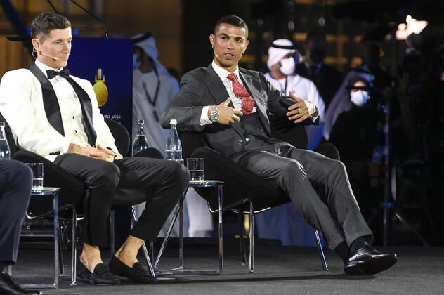 Foto Fabio Ferrari - LaPresse 27 Dicembre 2020 Dubai ( Emirati Arabi ) 15ma edizione di Dubai International Sports Conference - Globe Soccer Award 2020 Nella foto:Robert Lewandowski, Cristiano Ronaldo photo Fabio Ferrari LaPresse December 27, 2020 Dubai (Unated Arab Emirate) Sport 15th edition of the Dubai International Sports Conference - - Globe Soccer Award 2019 In the pic:Robert Lewandowski, Cristiano Ronaldo  Copyright: xLaPresse xFabioxFerrarix